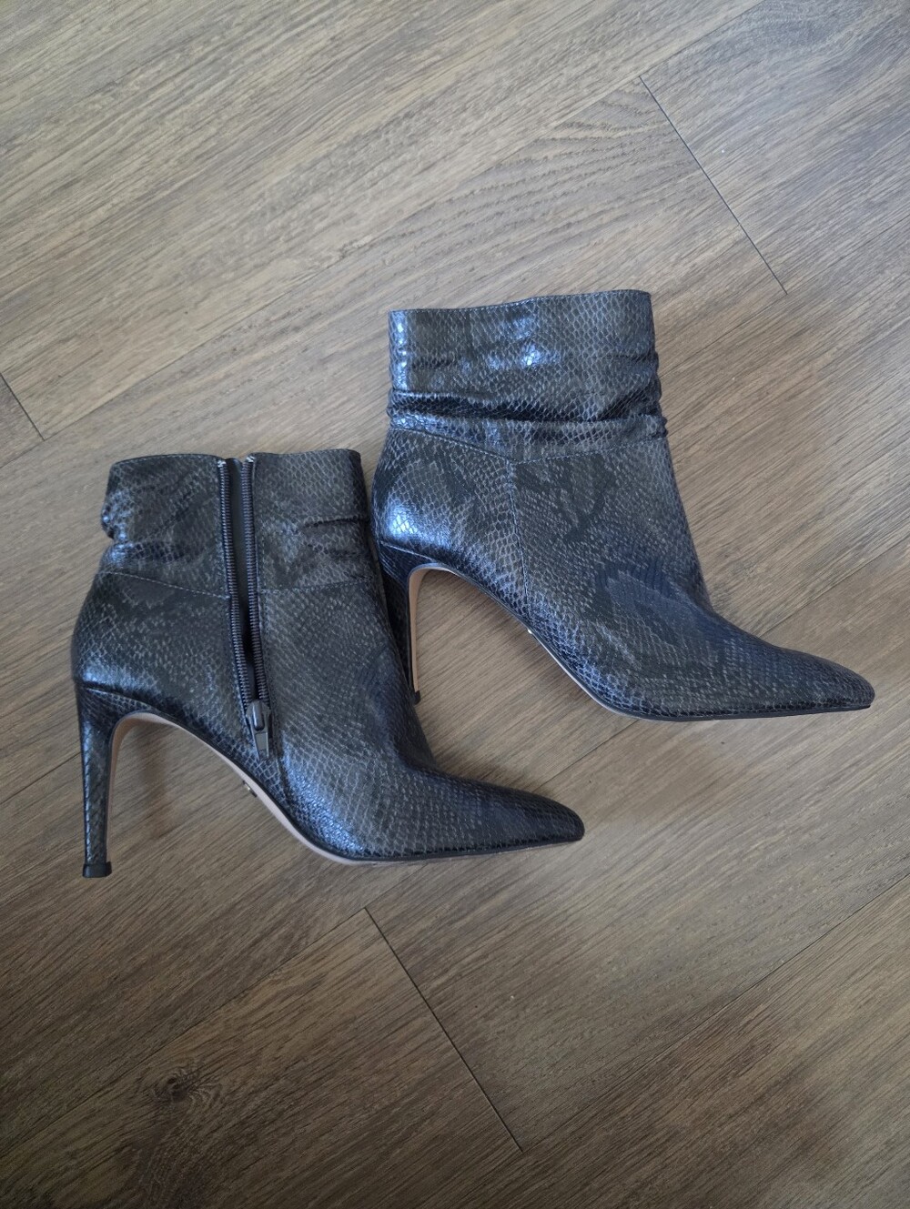 XOXO charcoal snakeskin ankle boots pointed toe stiletto heel Size 7.5